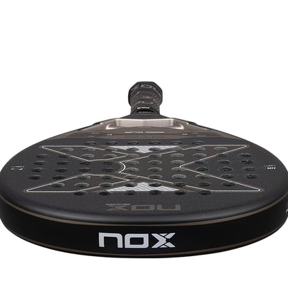 PALETA PADEL NOX AT10 PRO CUP HARD BY AGUSTIN TAPIA CON FUNDA