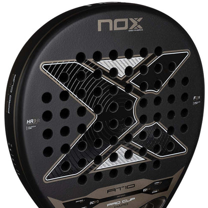 PALETA PADEL NOX AT10 PRO CUP HARD BY AGUSTIN TAPIA CON FUNDA