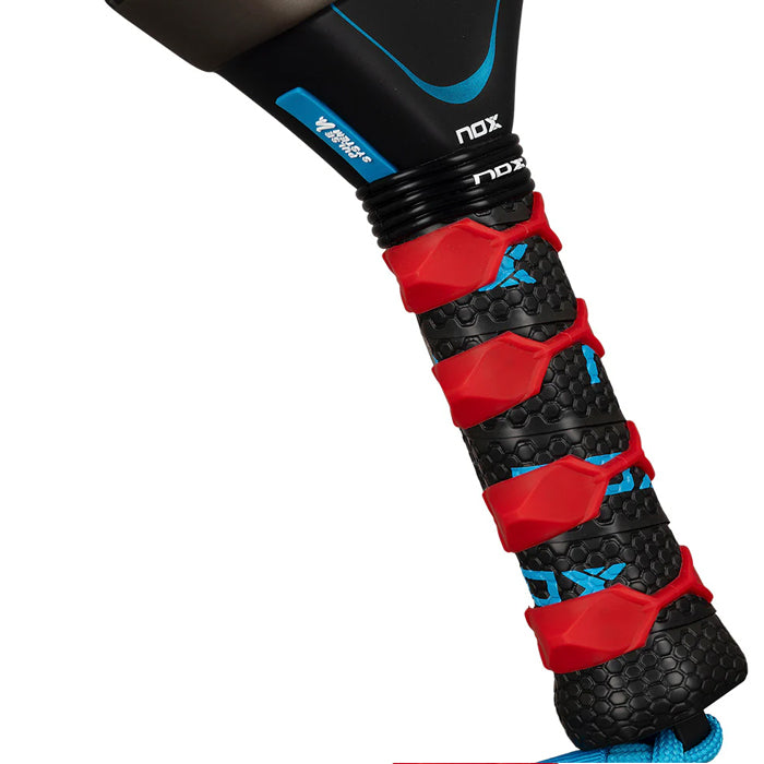 PALETA PADEL NOX AT10 PRO CUP SOFT BY AGUSTIN TAPIA CON FUNDA