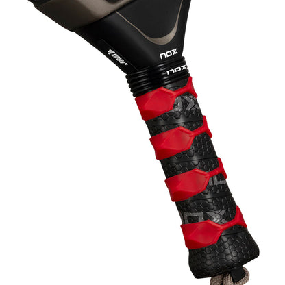 PALETA PADEL NOX AT10 PRO CUP HARD BY AGUSTIN TAPIA CON FUNDA